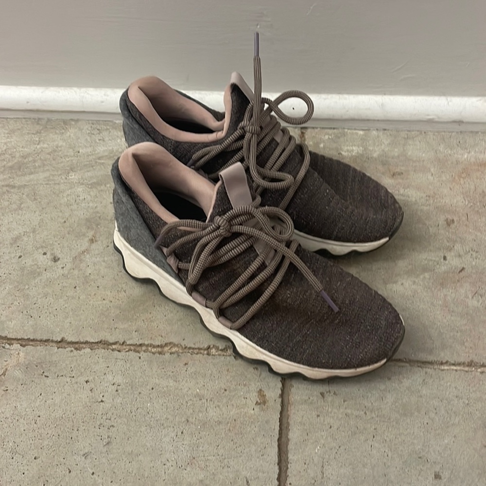 Sorel Womens Tennis Shoes - Size 7
